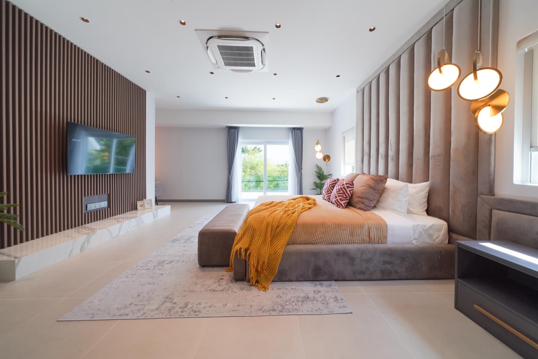 Four kings, an entertainment-room sleeper sofa, two soaking tubs.