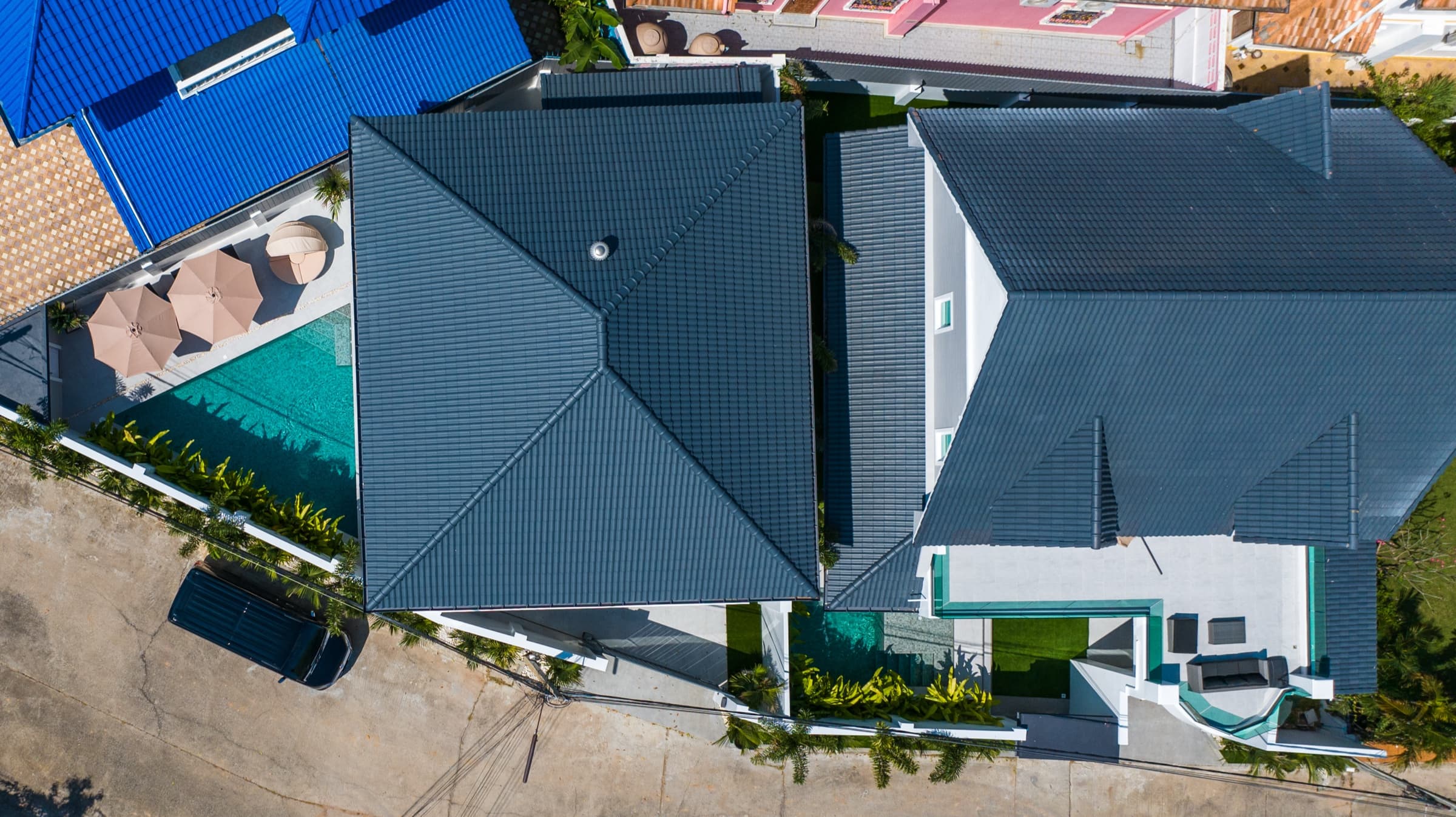 สระว่ายน้ำของ Villa Azure ทั้งหลังในจอมเทียน พัทยา ฐานที่พักส่วนตัวสำหรับทริปกลุ่มช่วงสงกรานต์ ห่างจาก Walking Street 5 นาทีด้วย Grab